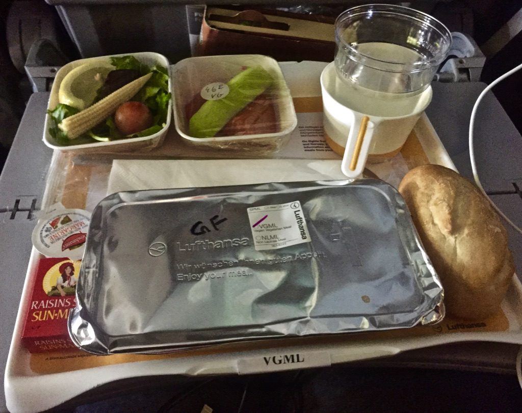 resuable in-flight dining options on lufthansa flight