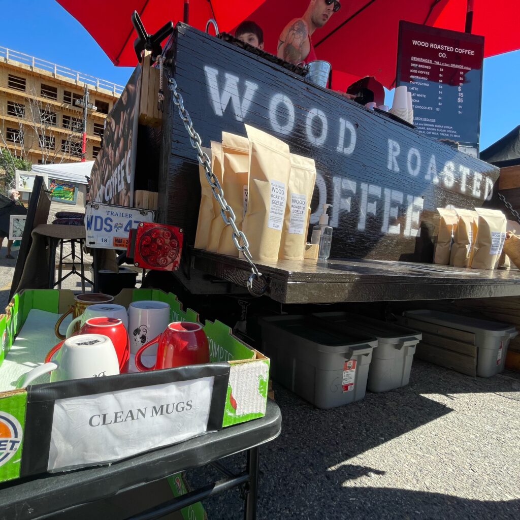 Low-waste living at a farmer's market coffee vendor: a mug-share is available for market-goers!